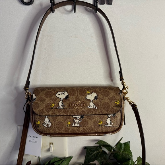 NWT Coach X Peanuts Hailey Flap Bag In Signature Canvas With Snoopy Print - Picture 1 of 10